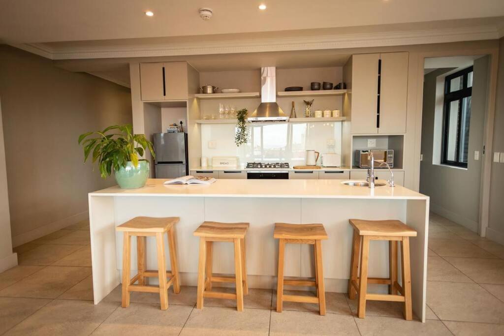 Hermanus Waterfront, Ocean Deluxe - Apartment 2 ภายนอก รูปภาพ