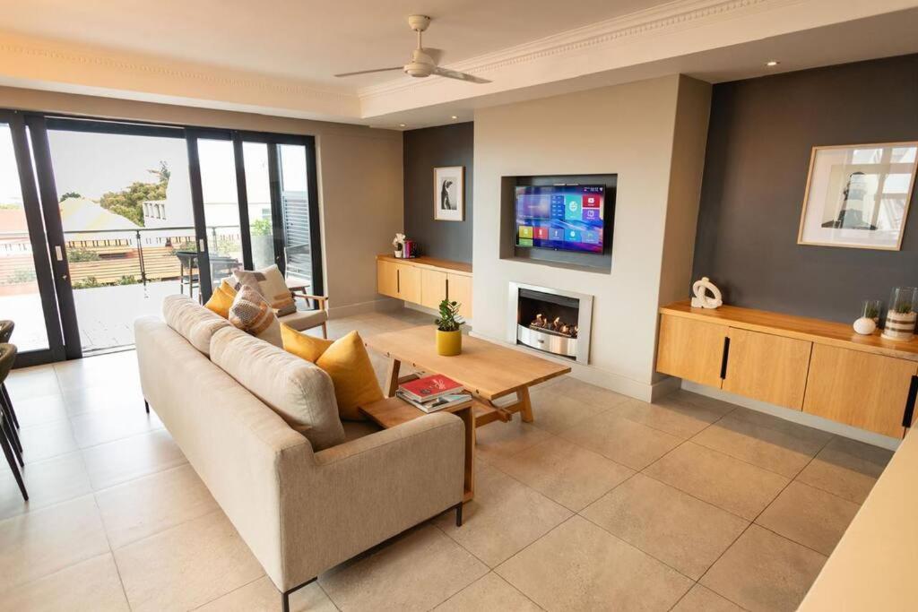 Hermanus Waterfront, Ocean Deluxe - Apartment 2 ภายนอก รูปภาพ