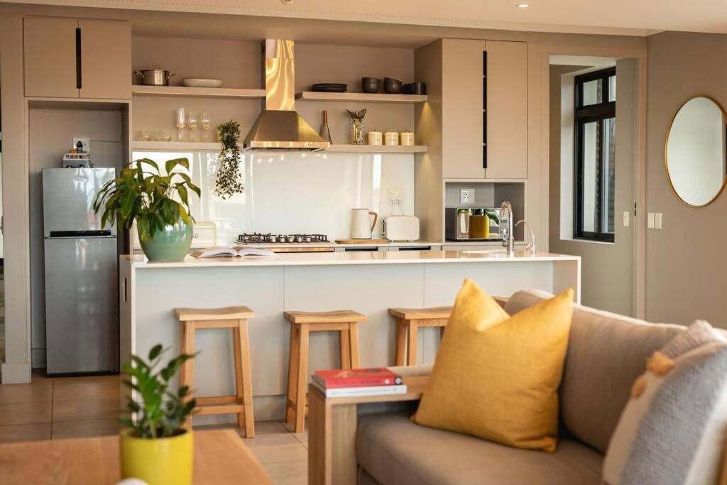 Hermanus Waterfront, Ocean Deluxe - Apartment 2 ภายนอก รูปภาพ